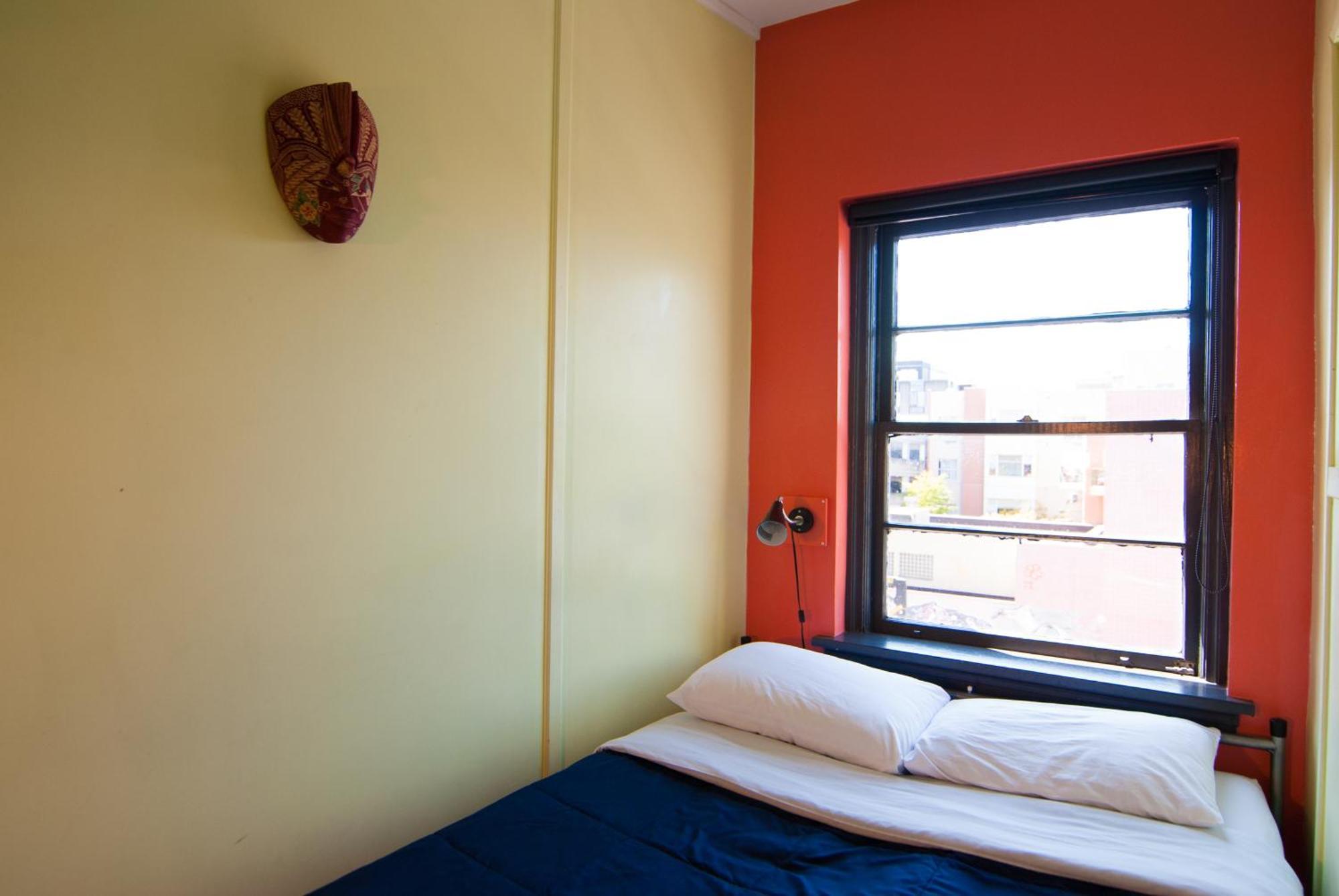 Ocean Island Inn | Backpackers | Suites Victoria Habitación foto