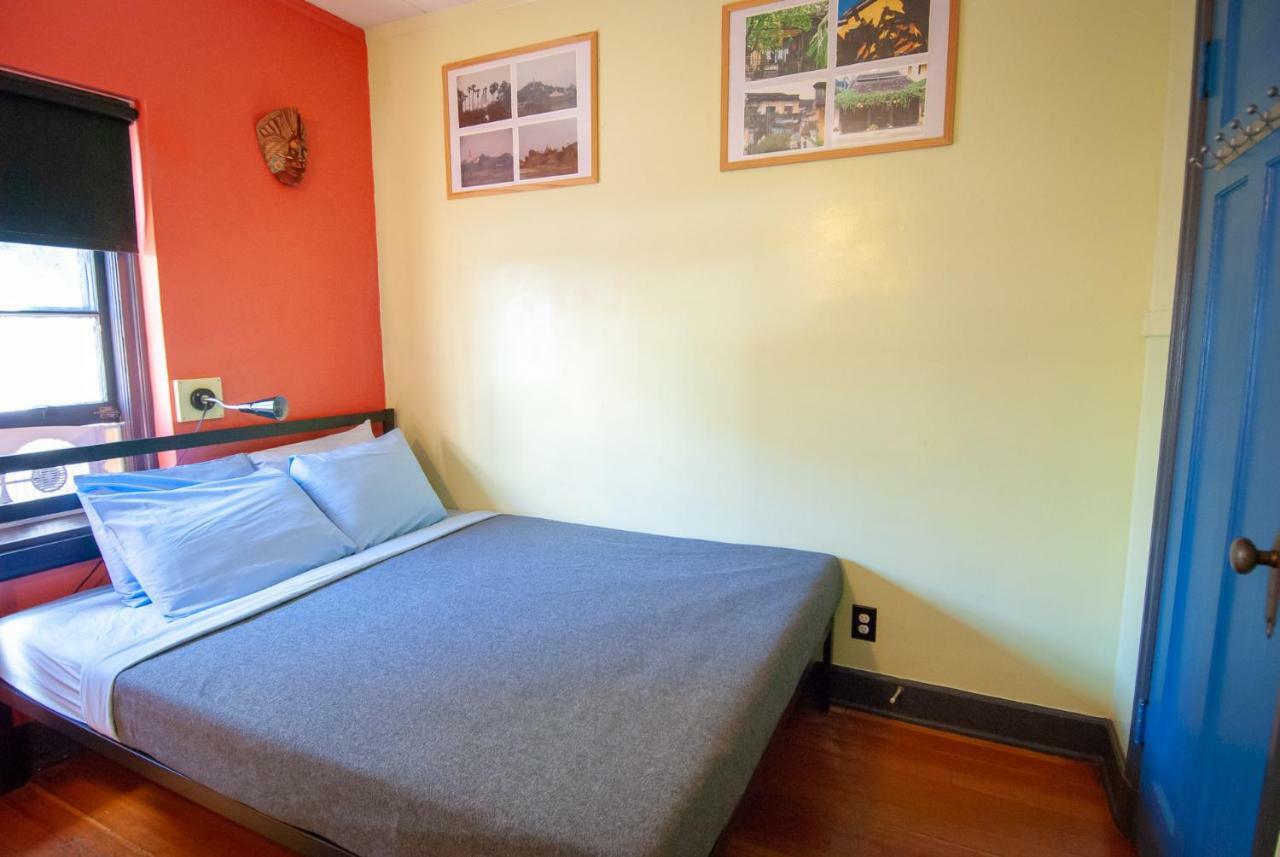Ocean Island Inn | Backpackers | Suites Victoria Habitación foto